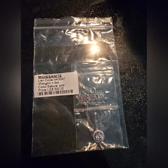Moissanite 1.0 Ct Sakura Pink Elegant Pendant Necklace - Pretty In Pink- Sparkle - Picture 7 of 8